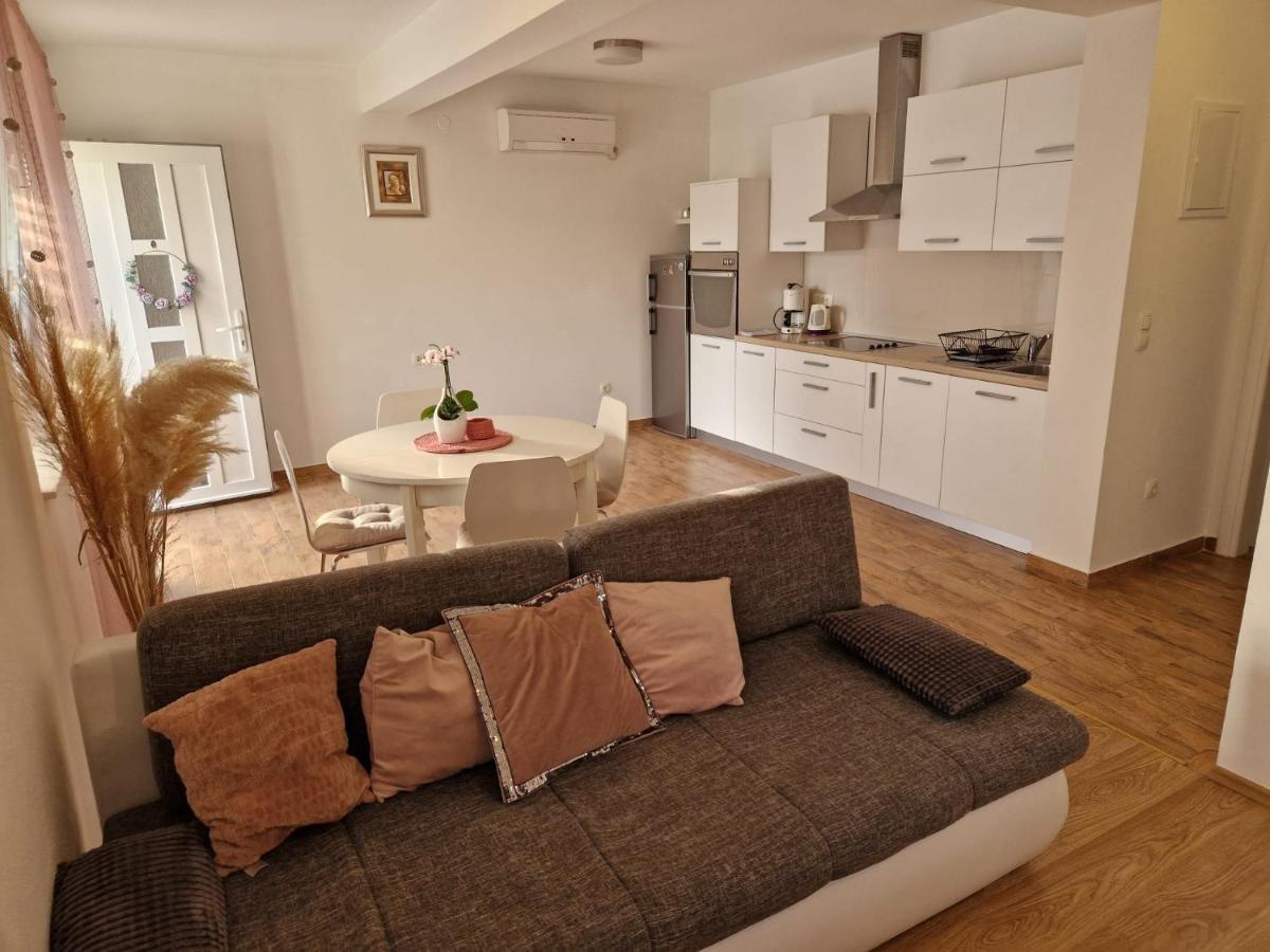 Apartment Dome 비오그라드나모루 외부 사진